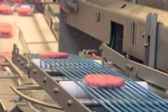 Una cadena de producción de Cárnicas Gallego en Aragón.