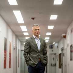 Julio Gay-Ger, presidente y director general del Hub de Iberia de Lilly (España, Portugal y Grecia), en la planta de Alcobendas (Madrid).