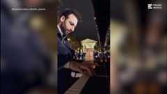 El espectacular 'flashmobe' para el encendido de las luces de navidad en París