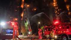 Incendio mortal en Hong Kong: negligencia y milenarios andamios de bambú