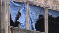 解体費払えずボロボロでも放置…各地で深刻化する空き家問題、税制巡る問題が足かせに 3年後には4戸に1戸が空き家との推計も