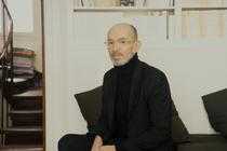 Laurent Mauvignier dans les bureaux des Editions de Minuit, à Paris, le 20 novembre.