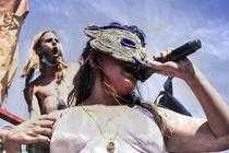 Selon Camille Etienne, le film « Soulèvements », de Thomas Lacoste, parle d’une autre écologie, « celle du faire, du soin et du lien. »