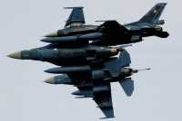 ニュース画像:築城F-2戦闘機2機の空中接触、相互に編隊長機の位置で旋回継続が要因