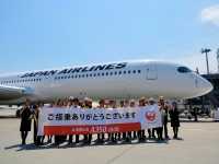 ニュース画像:4機並びも日常に!? JAL、羽田〜パリ線に「A350-1000」初投入 ラウンジSPメニューも