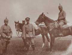 Mit 37 Jahren meldet sich Reserveoffizier Eduard Spoelgen (zu Pferd) freiwillig zum Dienst. Mit 46 Jahren wird er zum ersten, mit 69 Jahren zum zweiten Mal Oberbürgermeister von Bonn.