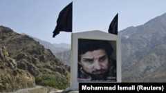 A picture of Ahmad Shah Masud along a roadside in Afghanistan
