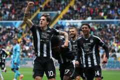 UDINE, ITALY - OCTOBER 05: Christian Kabasele (#27) of Udinese celebrates scoring a goal with teammate Nicolò Zaniolo (#10) during the Serie A match between Udinese Calcio and Cagliari Calcio at Stadio Friuli on October 05, 2025 in Udine, Italy. (Photo by Timothy Rogers/Getty Images)