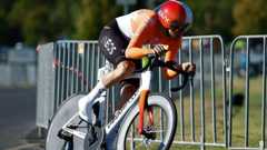 Sam Watson competes in the Tour Down Under prologue