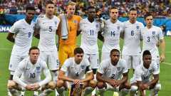 England team pose for a team photo prior to kicking off against Italy