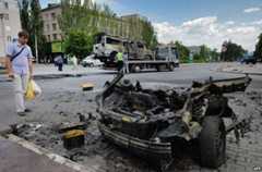 Wreckage from car bomb in Donetsk (13 June 2014)