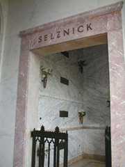 Larger memorial image loading...