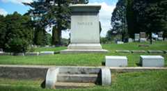 Larger memorial image loading...