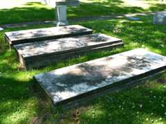 Larger memorial image loading...