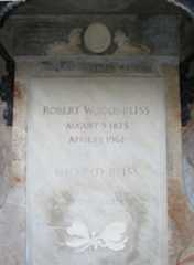 Larger memorial image loading...