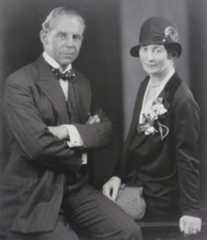 Larger memorial image loading...