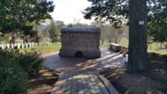 Larger memorial image loading...