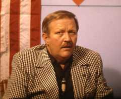 Larger memorial image loading...