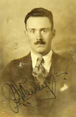 Larger memorial image loading...