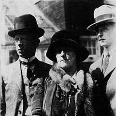 Larger memorial image loading...