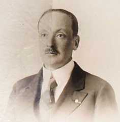 Larger memorial image loading...