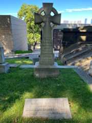 Larger memorial image loading...