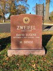 Larger memorial image loading...