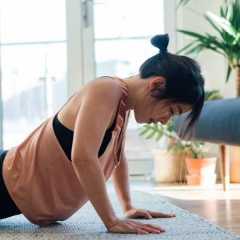 【手首が痛い/うつ伏せになれない人向け】アップドッグと同じ効果が得られるアメリカ発の最新ポーズ