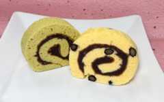 近畿大の学生が開発したロールケーキ風の商品(松本誠一准教授提供)