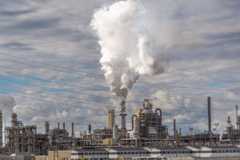 The Syncrude Operation north of Fort McMurray, Alberta, Canada. Credit: Michael Kodas/Inside Climate News