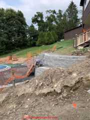 30-inch retaining wall, no guardrail (C) InspectApedia.com Mastro