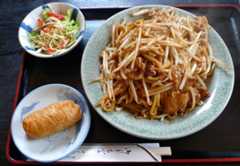 杉乃家の「なみえ焼そば」いなり寿司付き