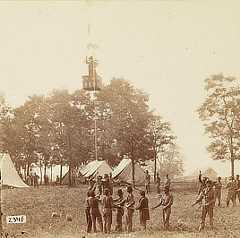 Stereo photograph shows soldiers holding the balloon ropes.