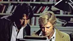 Dustin Hoffman and Robert Redford in Daitôryô no Inbô (1976)