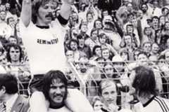 Siegesfeier nach dem Pokalerfolg 1975 DFB-Pokalsieg 1975 Siegesfeier nach dem Pokalerfolg 1975