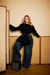 Rencontre avec la chanteuse Adèle Castillon : « J’ai découvert le plaisir d’aller au bout de mes idées et d’oser faire des choix radicaux en me montrant vulnérable »