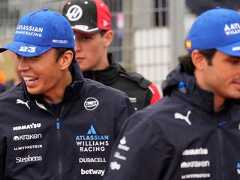 Jazdci tímu Williams Alexander Albon (vľavo) a Carlos Sainz.