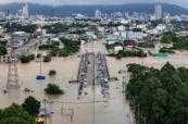 Floods in Thailand, Malaysia leave 33 dead, thousands displaced