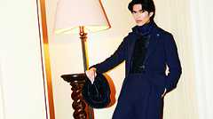 心地よさの裏側に宿す色気あるネイビースーツ夜会映え感