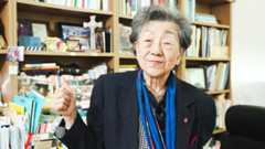 돌연 인터뷰 끊고 신발 벗었다…93세 심리학자, 마법의 오후 3시