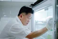 Как избавиться от неприятного запаха в холодильнике: эффективные методы и советы