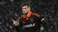 Como dump Napoli out on penalties to reach Italian Cup semis