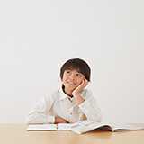 作文の課題でゲルハルト・リヒターの作品を引用したいのですが、 https://www.gerhard-richter.com/en こちらのサイトは引用に用いても良いような公式なサイトですか?