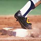 久保田スラッガーのAR5ってデカイんでしょうか 今はミズノのウィルドライブの多分サイズ8?を使ってますそれと同じぐらいかちょいでかぐらいがちょうどいいです あと久保田スラッガーの硬式用皮って 軟式とかでも行けるんでしょうか たまにやるので回答よろしくお願いします!