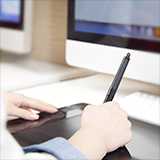 iPhoneです。撮った写真をぼかしたいのですが、写真アプリの編集にぼかしがないような気がします。どうやって編集すればいいのでしょうか。