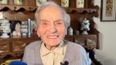 Idosa de 103 anos é multada por dirigir com carteira vencida, na Itália Idosa de 103 anos é multada por dirigir com carteira vencida, na Itália