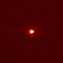 ハッブル宇宙望遠鏡が捉えた準惑星エリスと衛星ディスノミア