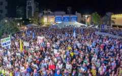 Crowds in Hostages Square in Tel Aviv rally to urge the release of the bodies of the last 13 deceased hostages held in Gaza, October 25, 2025. (Gilad Furst / Pro-Democracy Protest Movement) Crowds in Hostages Square in Tel Aviv rally to urge the release of the bodies of the last 13 deceased hostages held in Gaza, October 25, 2025. (Gilad Furst / Pro-Democracy Protest Movement)
