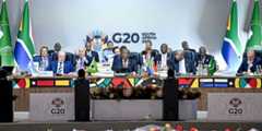Les dirigeants réunis lors de la séance plénière du sommet du G20, au Nasrec Expo Centre de Johannesburg, le 22 novembre 2025. Un rendez-vous inédit sur le sol africain, marqué par de fortes attentes en matière de dette, de justice fiscale et de gouvernance mondiale.
