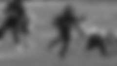 Aaron Jones finds opening in middle of field for 14-yard run